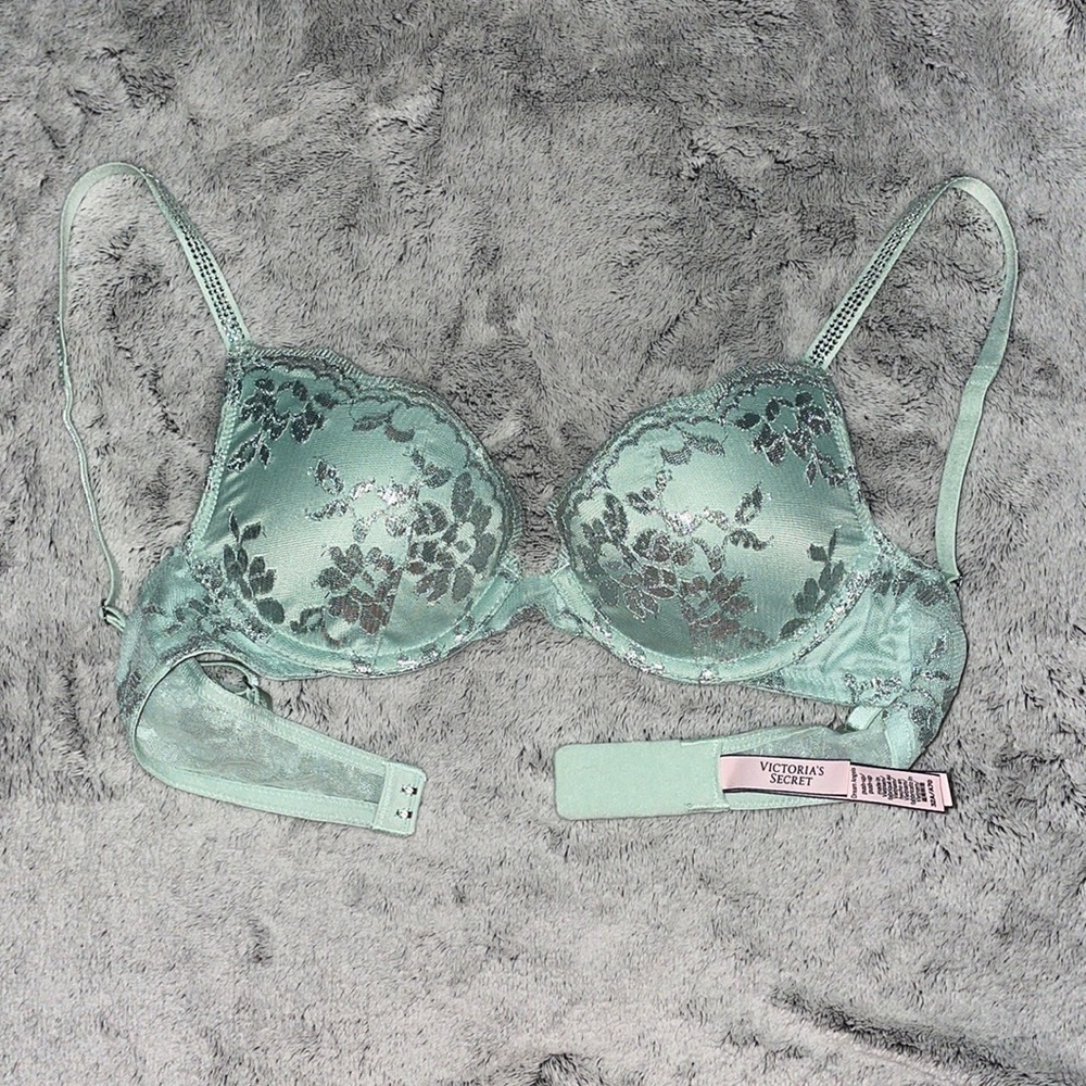 Victoria secrets dream angel push up bra. NEVER WORN